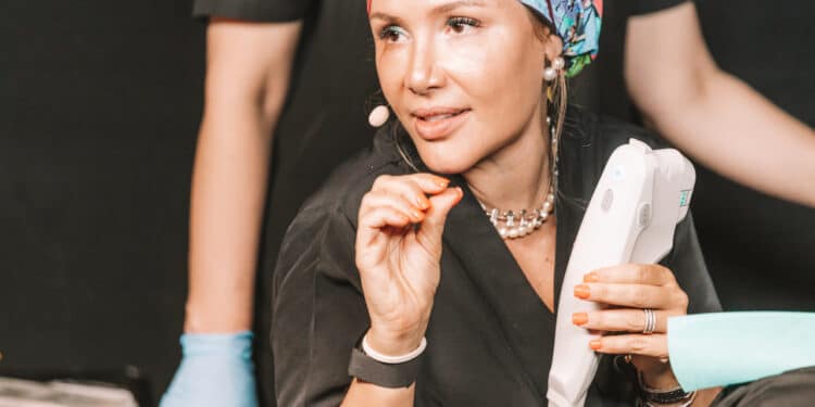 Dr Gabriela Casabona is specialised skin, face and modelling medical doctor with over 20 years of experience in the field.