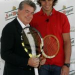 Rafael Nadal (R) and Manolo Santana exchange rackets at the Barcelona Open tennis tournament on April 21, 2009 in Barcelona.